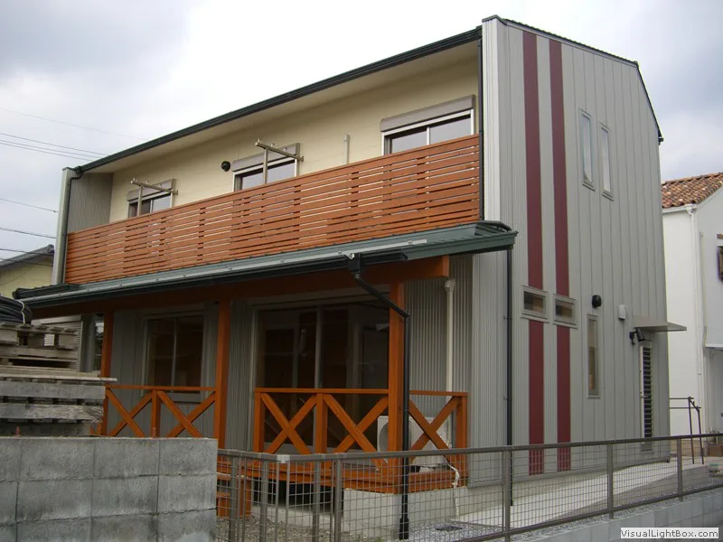 ガルバリウム鋼板とデッキの家 くらもち