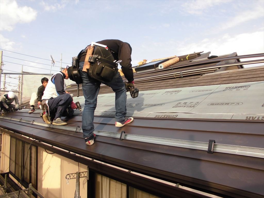 屋根カバー工法と外壁塗装の施工の様子5